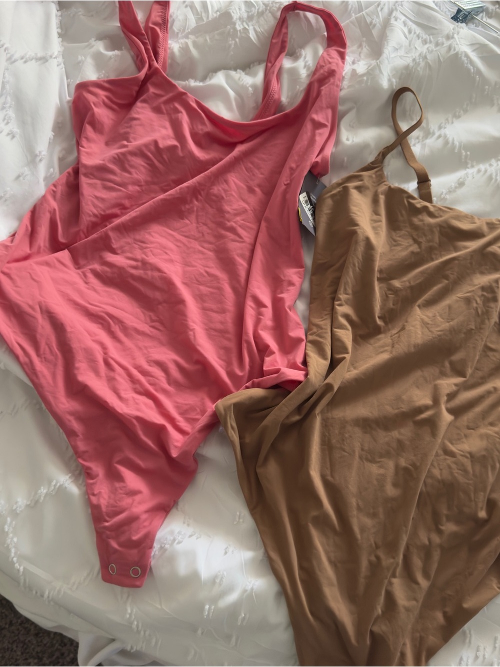 2 bodysuits ! Women’s Scoop Neck Bodysuit - Pink and Brown lot L
